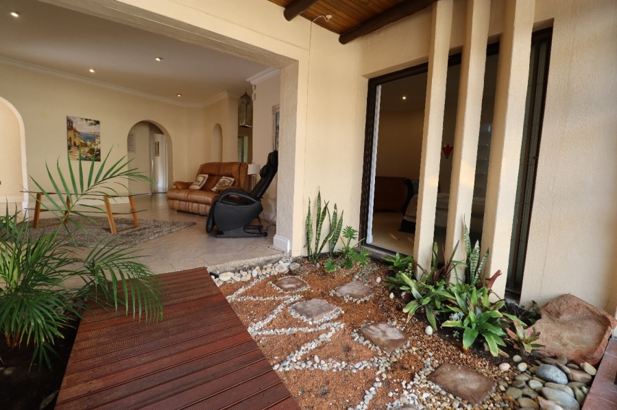 4 Bedroom Property for Sale in Summerstrand Eastern Cape